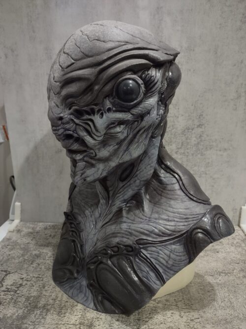 Jaw-Dropping Outlander Alien Silicone Mask - Image 5