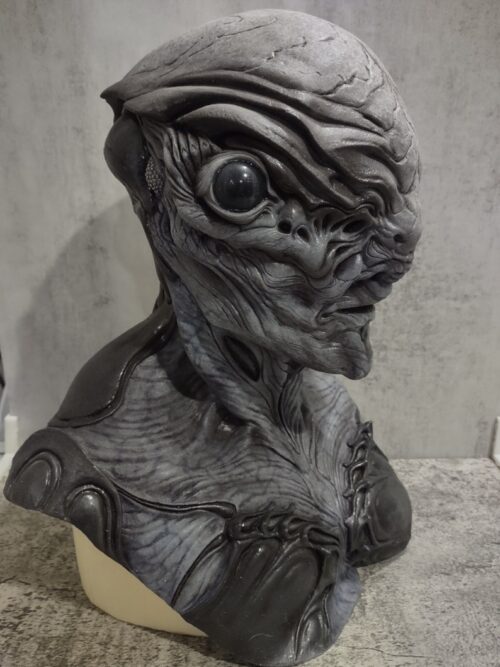 Jaw-Dropping Outlander Alien Silicone Mask - Image 4