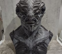 Jaw-Dropping Outlander Alien Silicone Mask